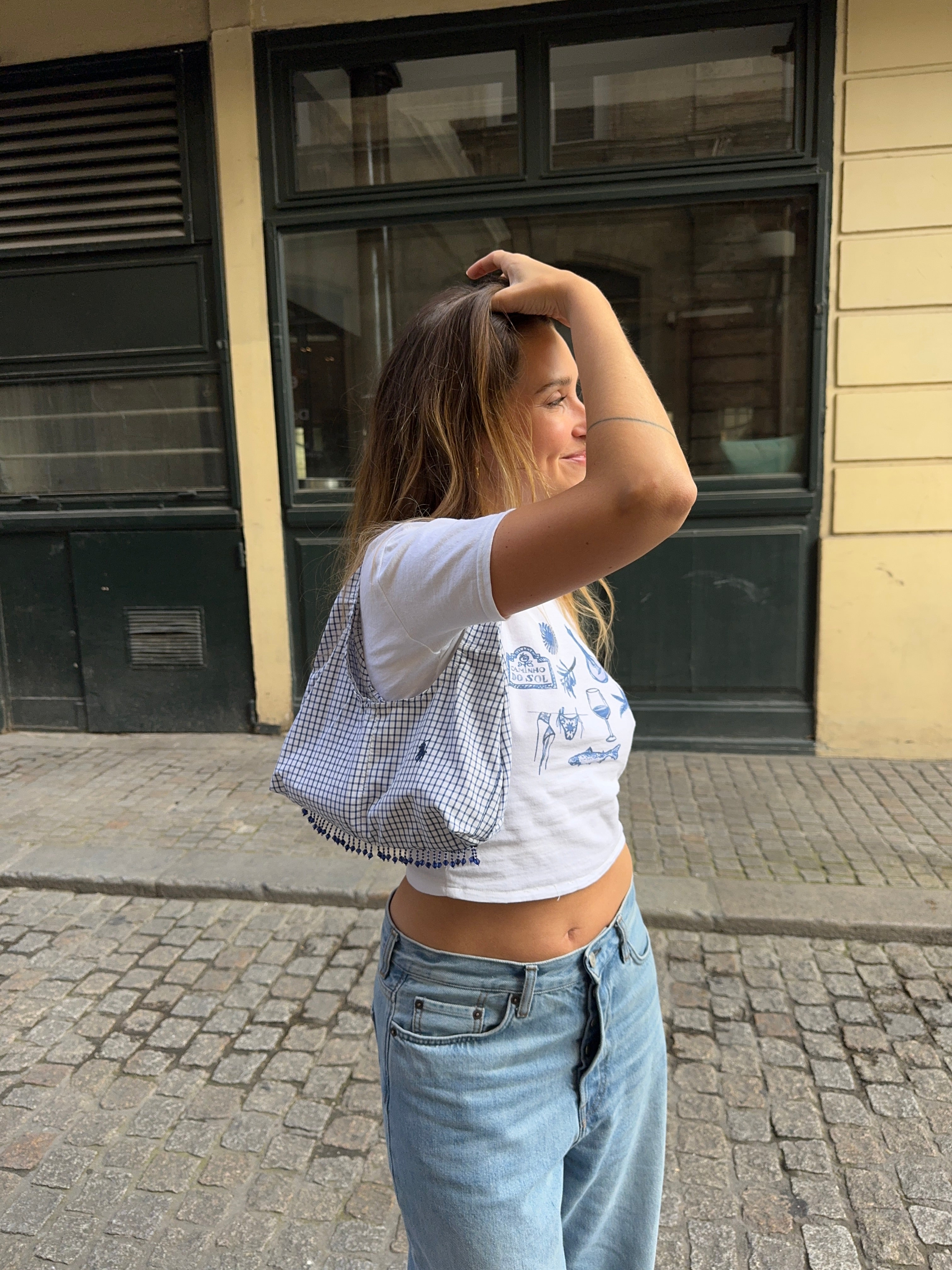 Sac upcyclé blanc à carreaux bleus et perles vintage - petit