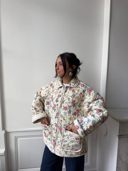 Veste upcyclée matelassée crème à fleurs