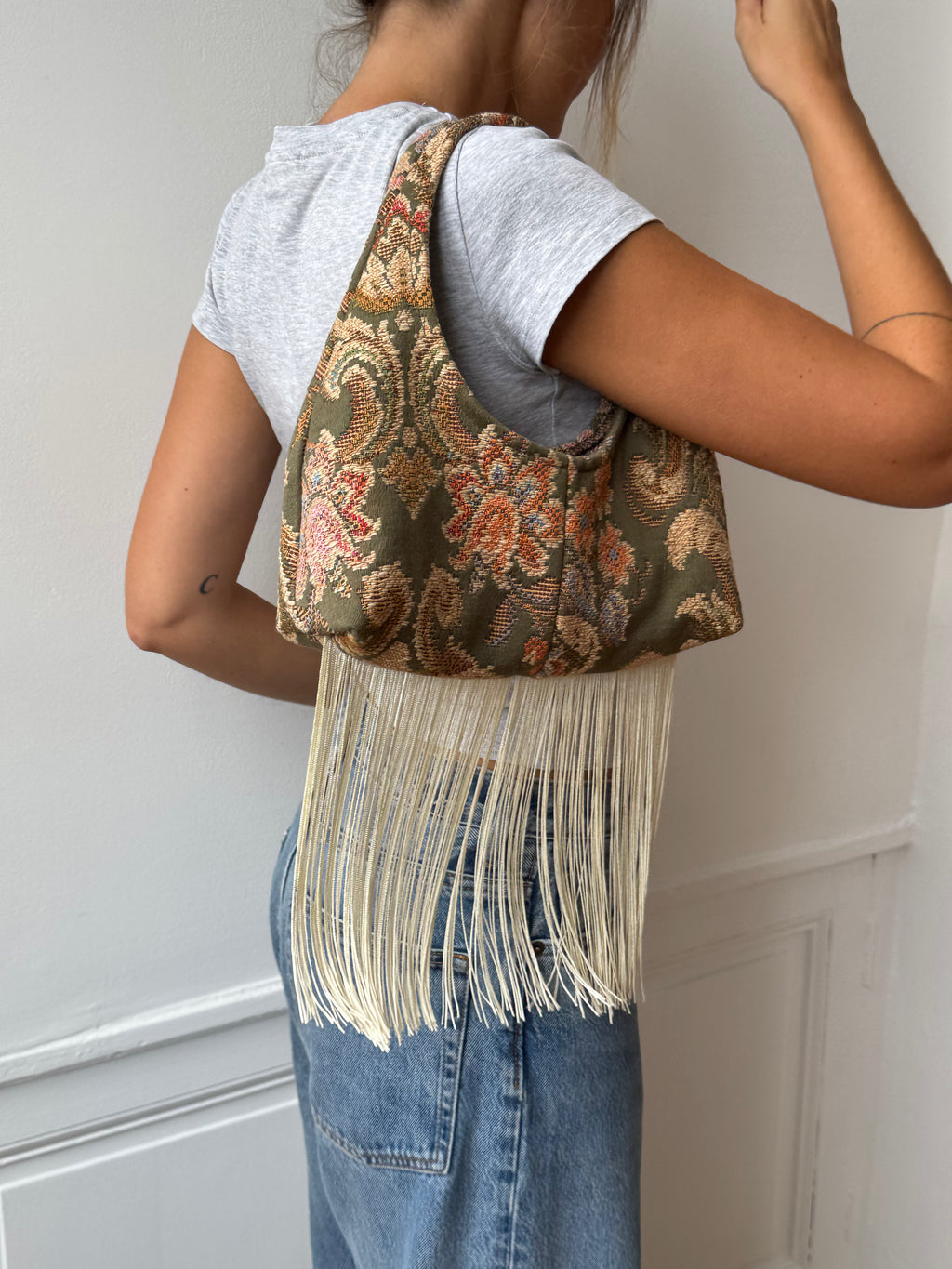 Sac upcyclé à motifs et franges