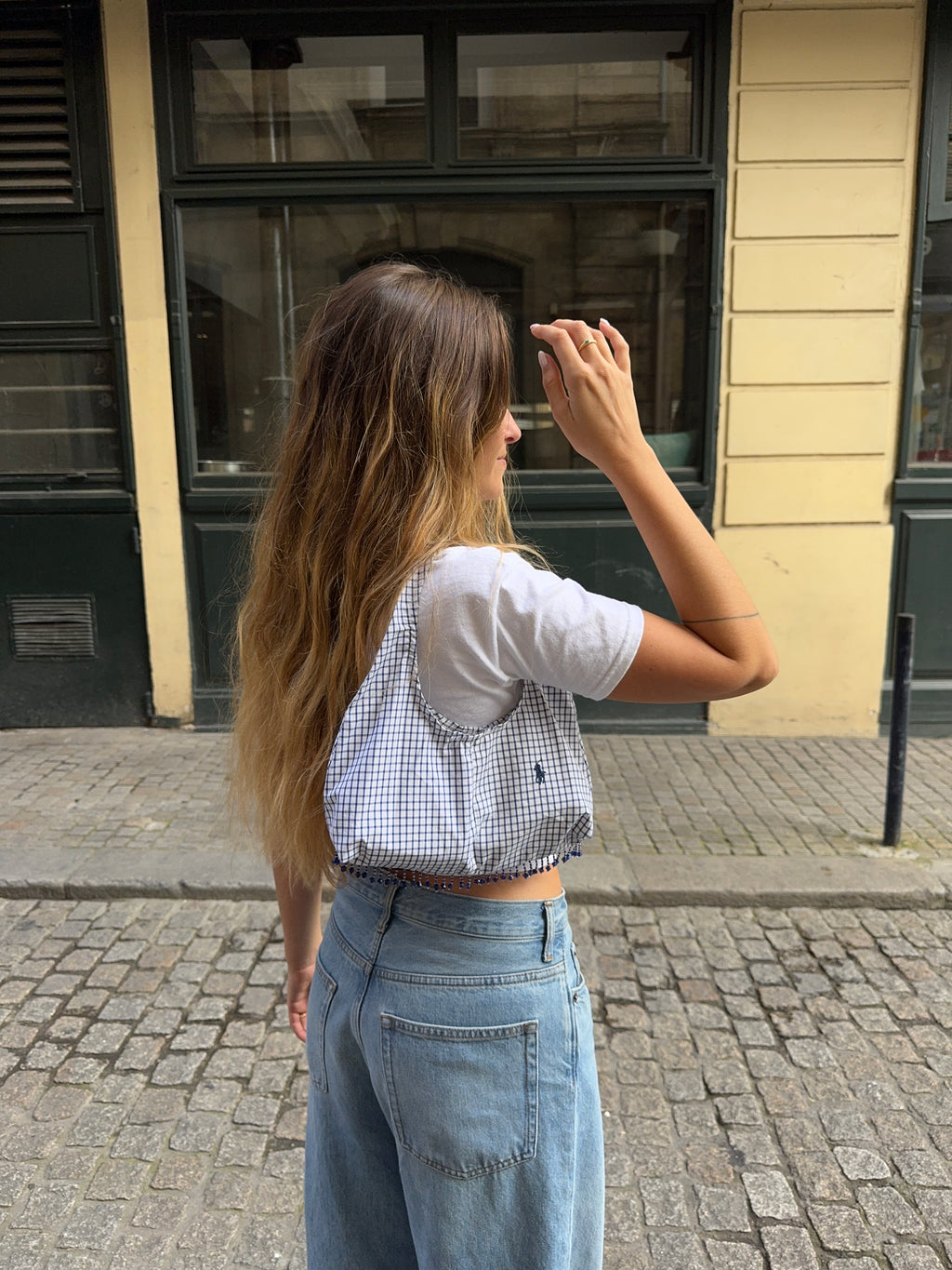 Sac upcyclé blanc à carreaux bleus et perles vintage - petit