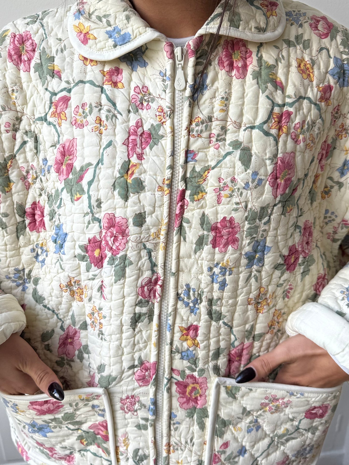Veste upcyclée matelassée crème à fleurs