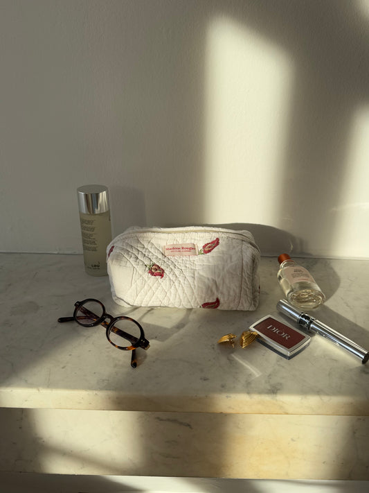 Trousse upcyclée matelassée blanche à motif