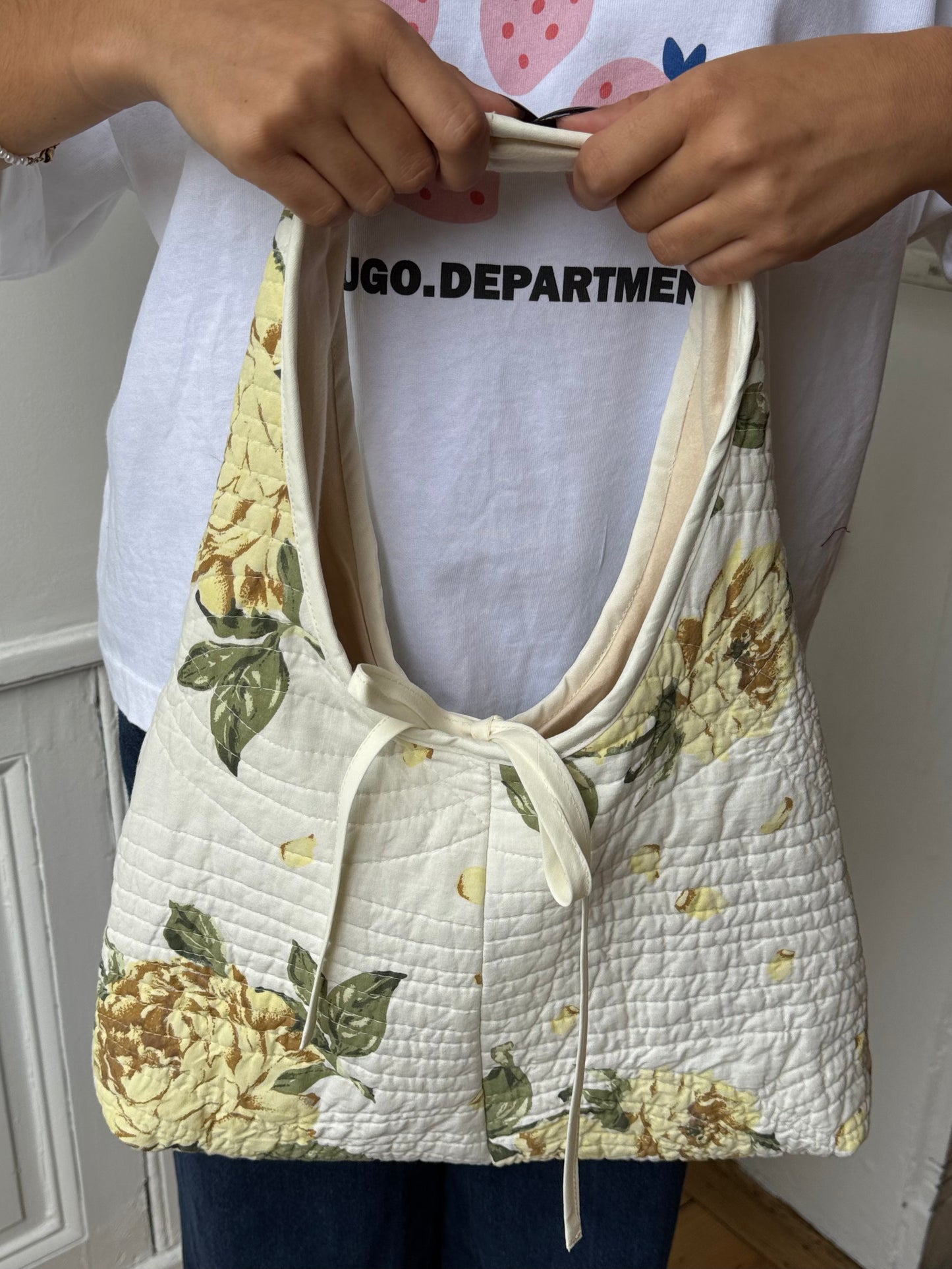 Sac upcyclé matelassé blanc à fleurs jaunes