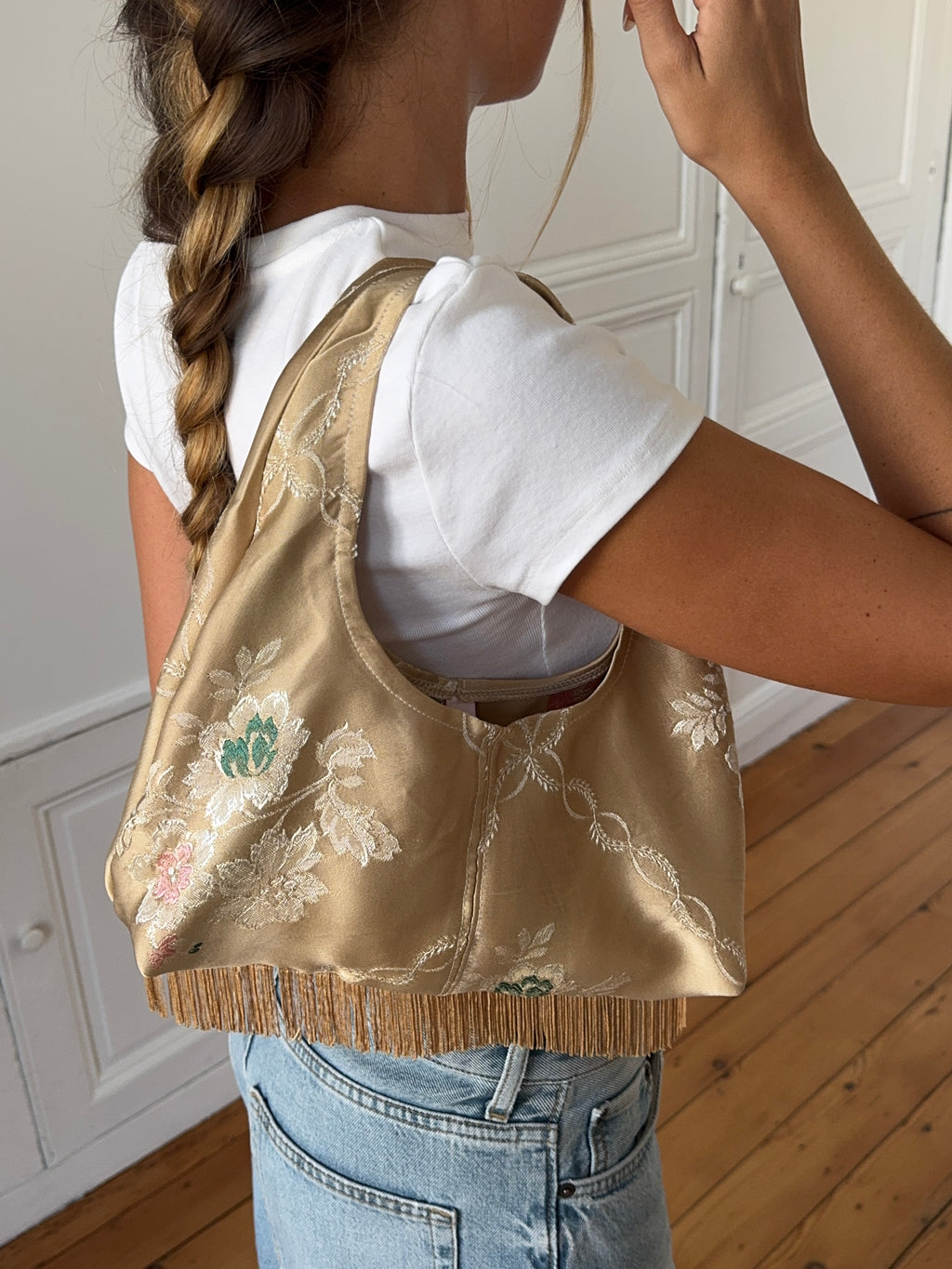 Sac upcyclé satiné doré et franges