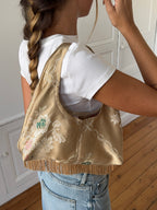 Sac upcyclé satiné doré et franges