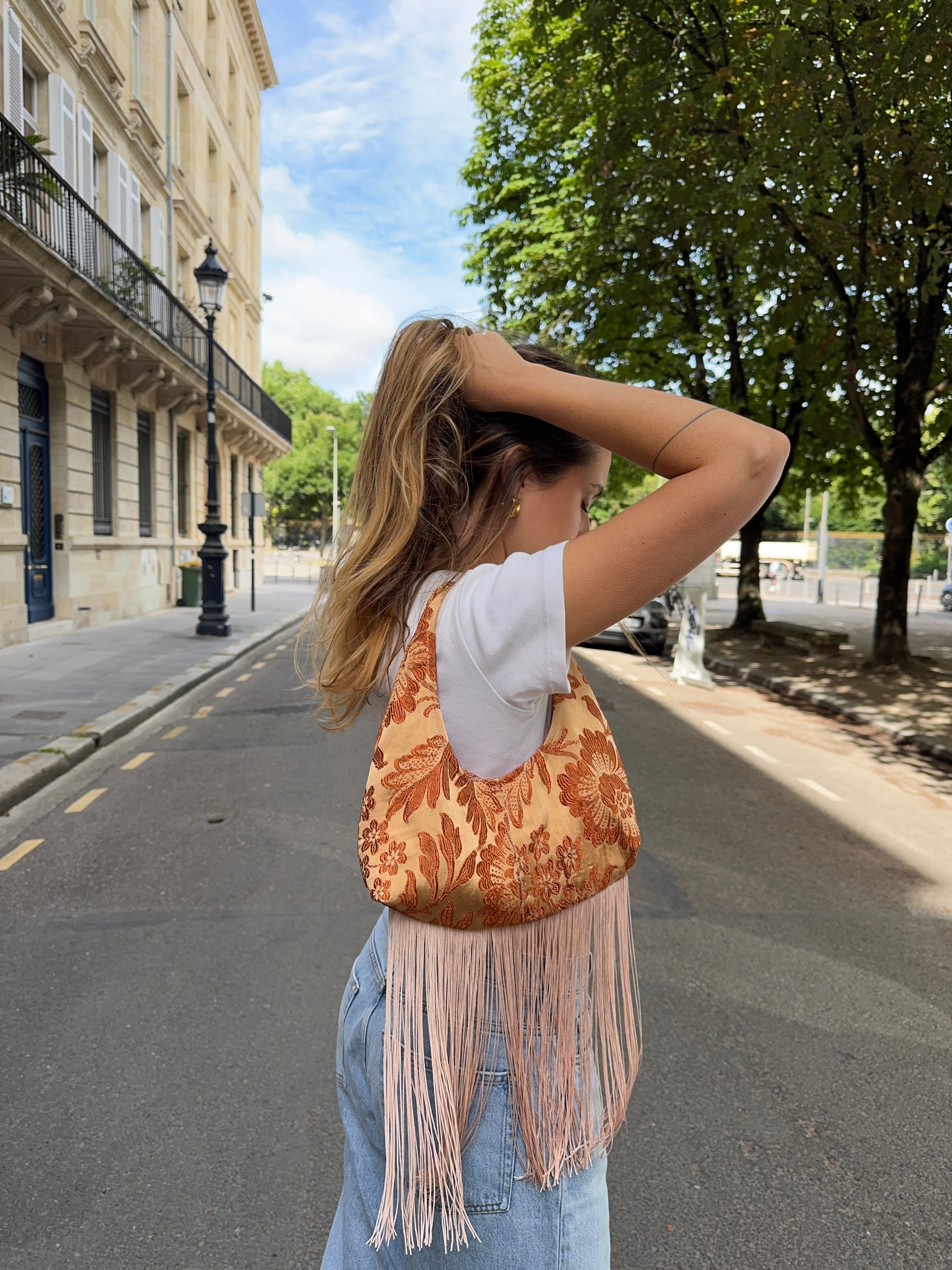 Sac upcyclé orange clair à motifs et franges vintage - petit