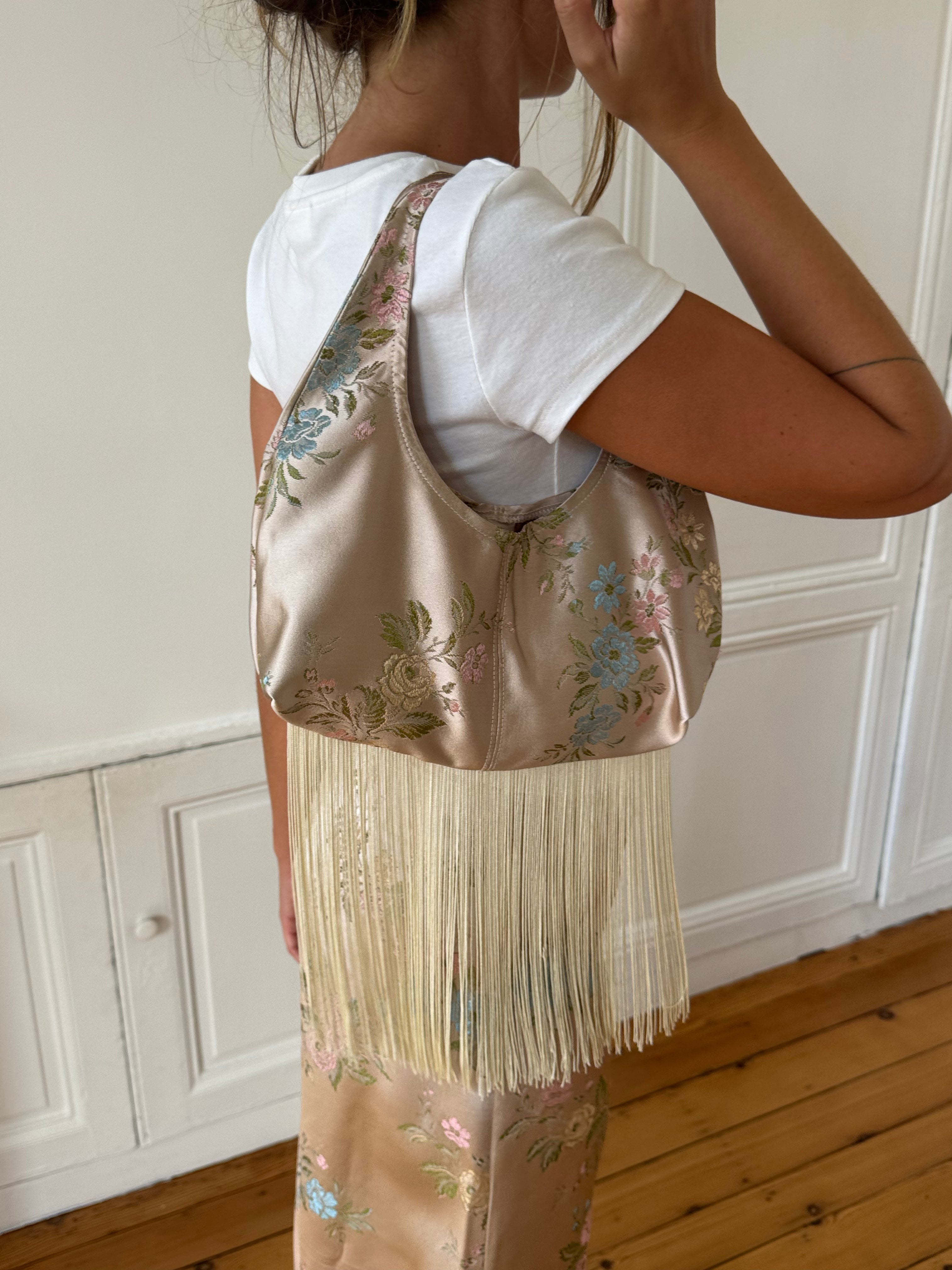 Sac upcyclé satiné cuivré et franges