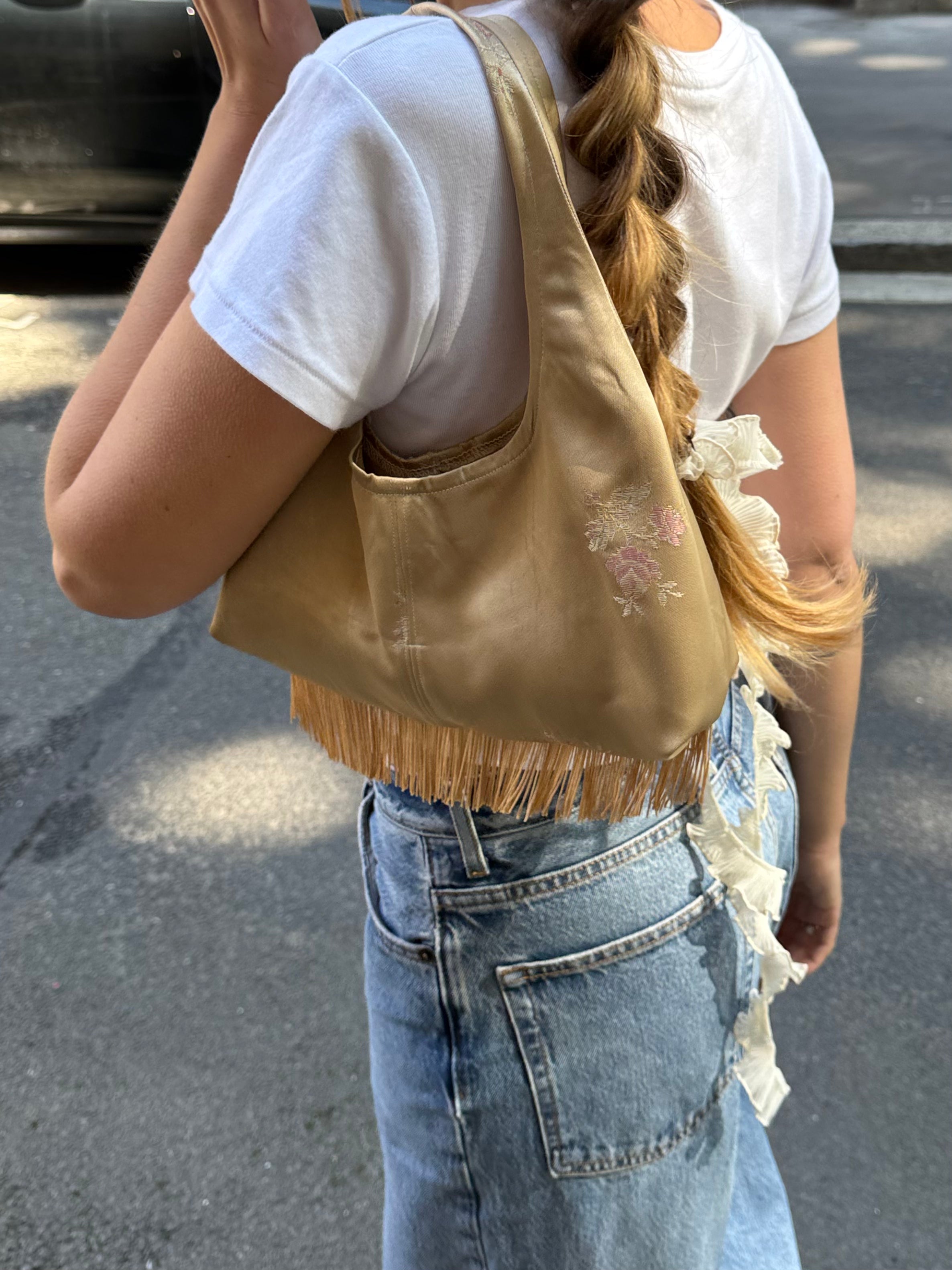 Sac upcyclé satiné doré/cuivré à motifs et franges vintage - petit