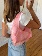 Sac upcyclé satiné rose et franges