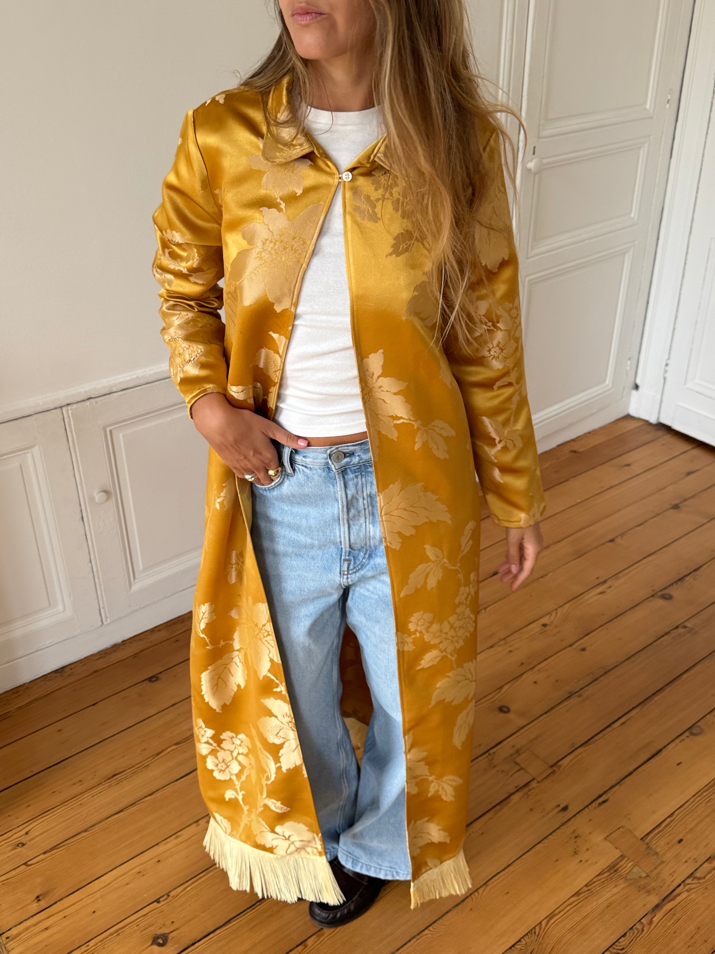 Veste longue upcyclée satinée dorée et franges - S