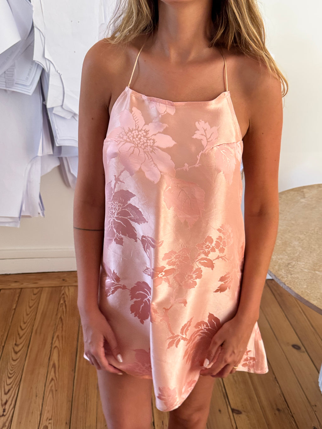 Robe dos nu upcyclée satinée rose