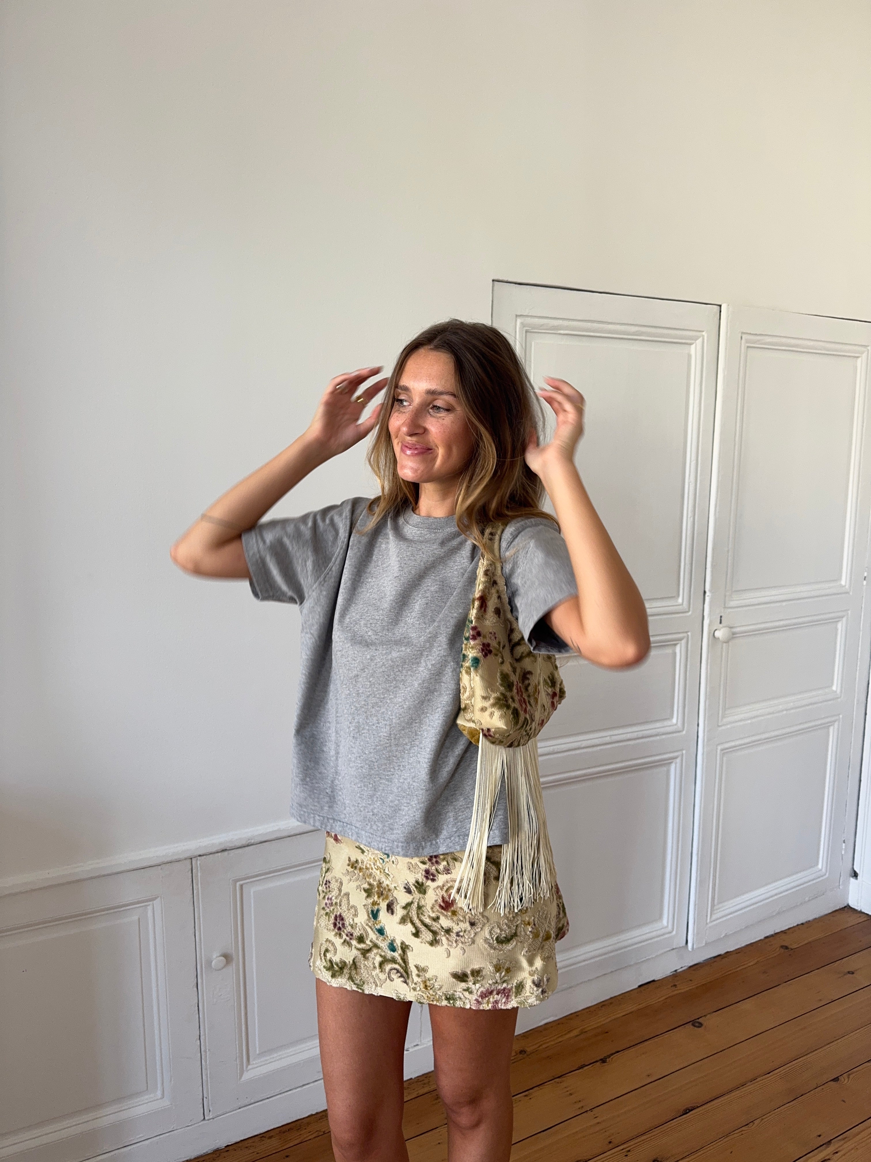 Jupe-short upcyclée dorée