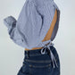 Chemise upcyclée dos nu à rayures bleues