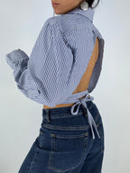 Chemise upcyclée dos nu à rayures bleues