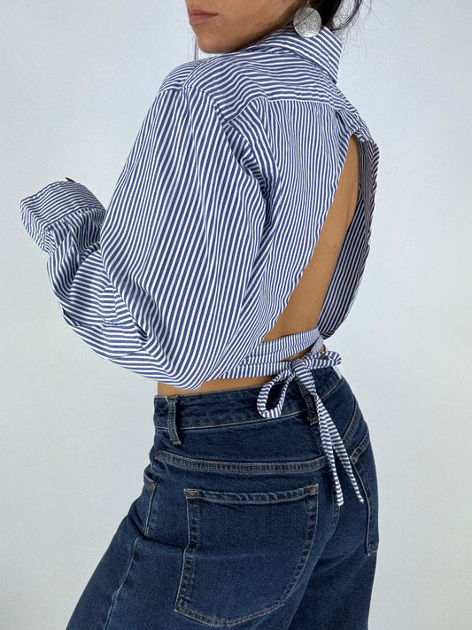 Chemise upcyclée dos nu à rayures bleues