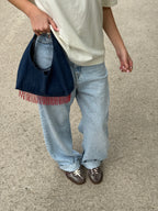 Sac upcyclé denim brut et franges vintage - petit