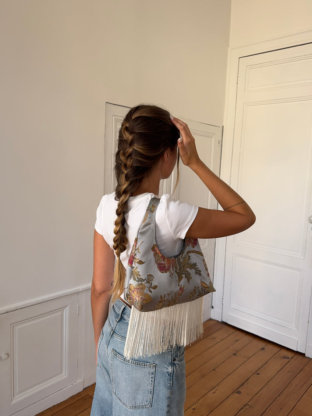 Sac satiné bleu-vert et franges