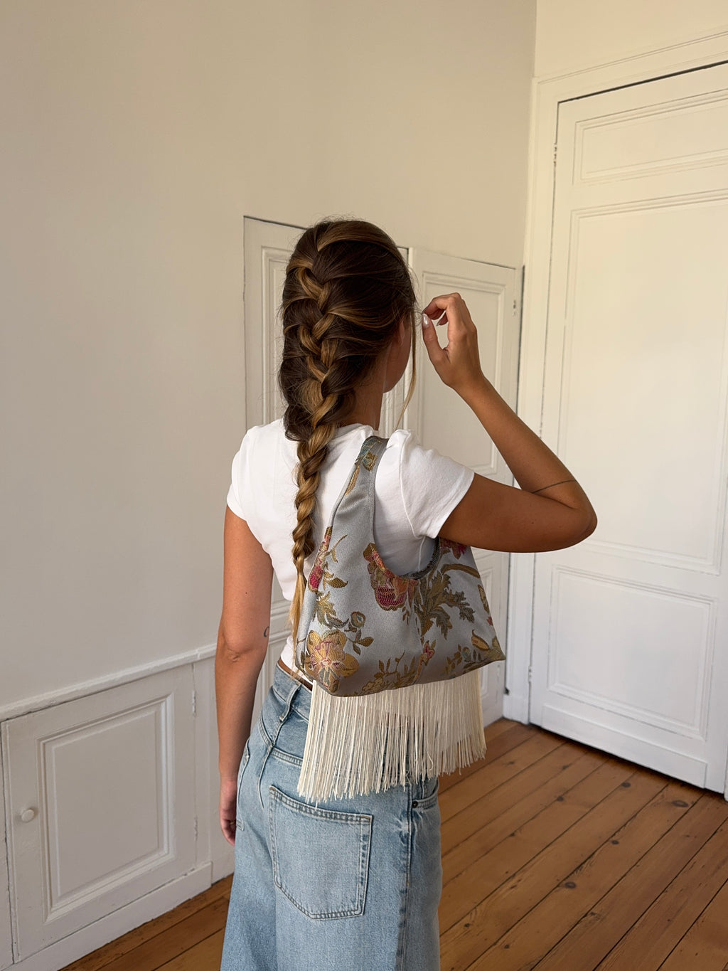 Sac satiné bleu-vert et franges