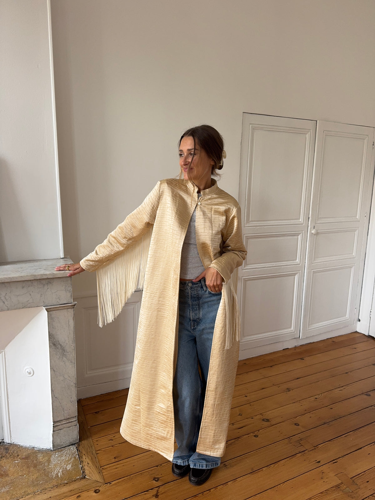 Veste longue upcyclée satinée dorée et franges - S/M