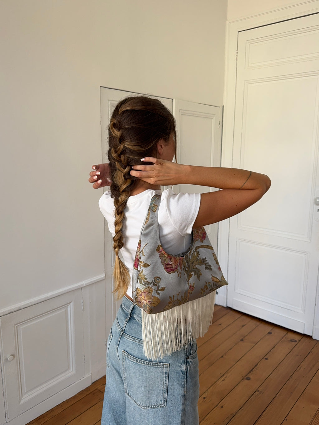 Sac satiné bleu-vert et franges