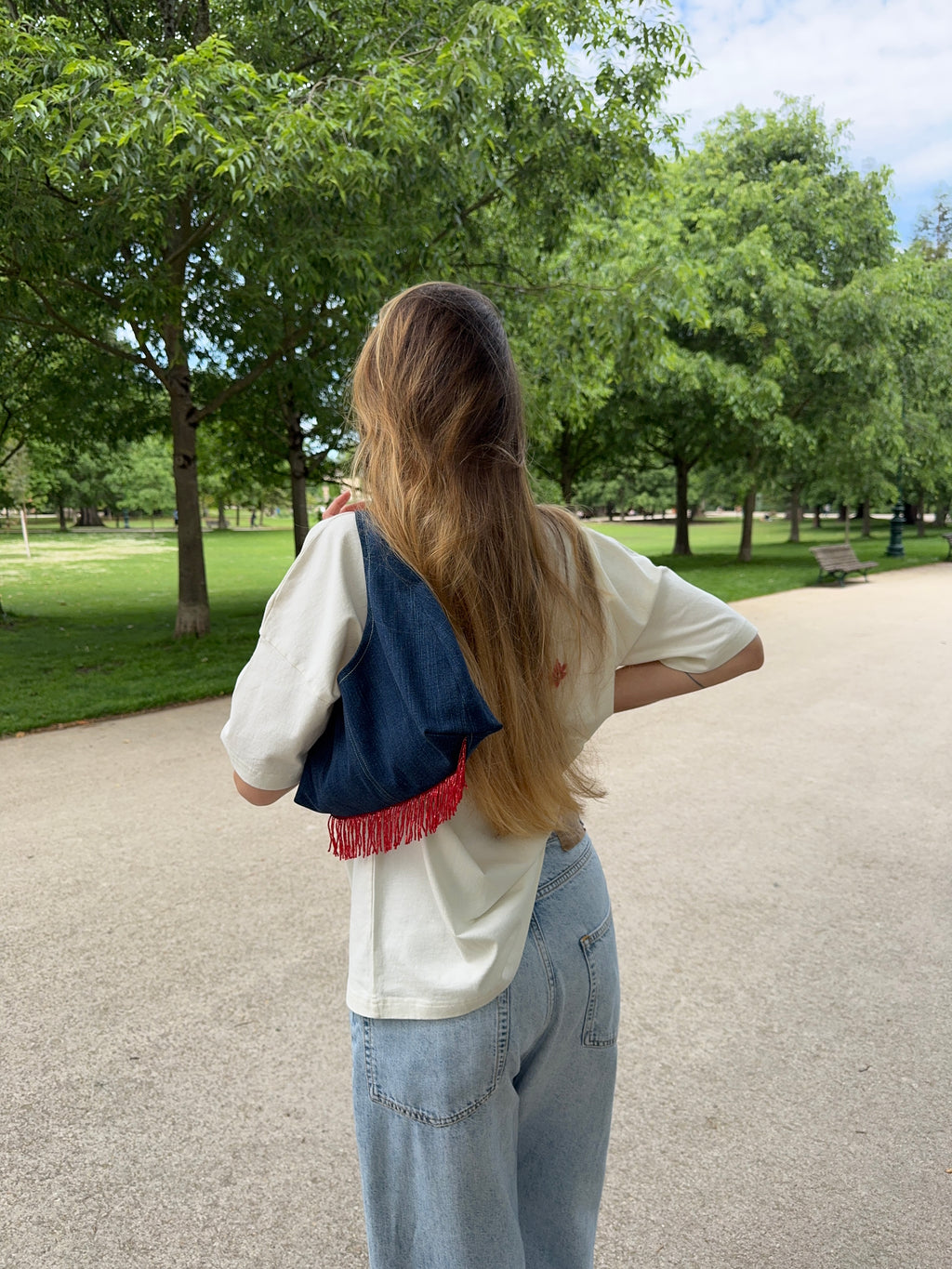 Sac upcyclé denim brut et franges vintage - petit
