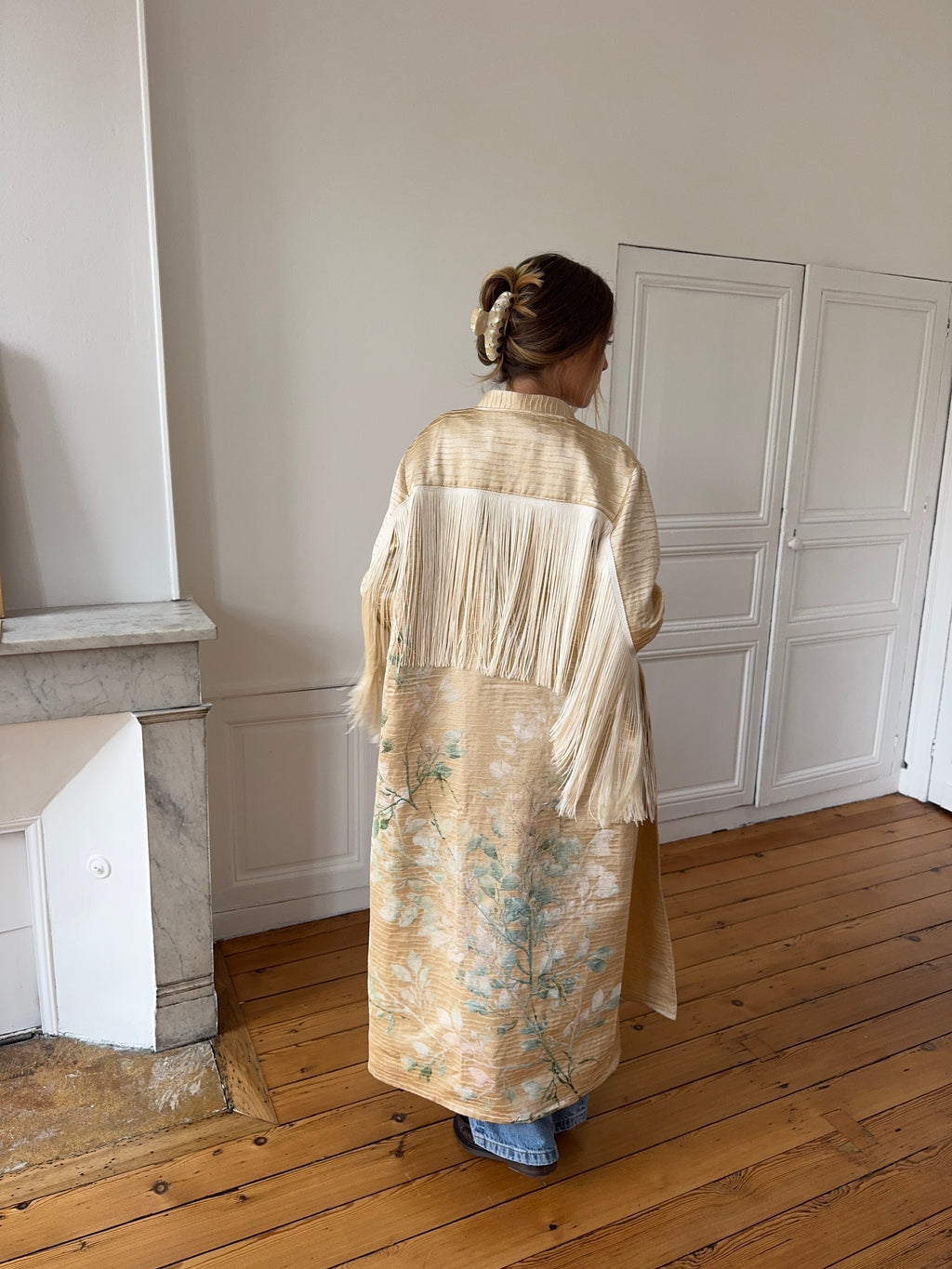 Veste longue upcyclée satinée dorée et franges - S/M