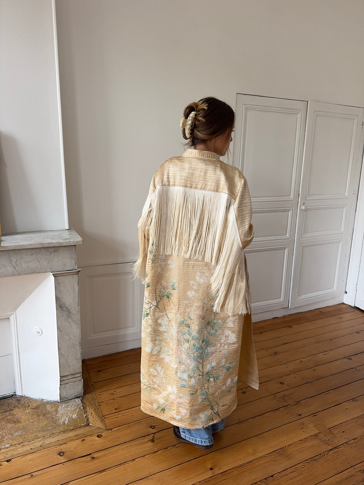 Veste longue upcyclée satinée dorée et franges - S/M