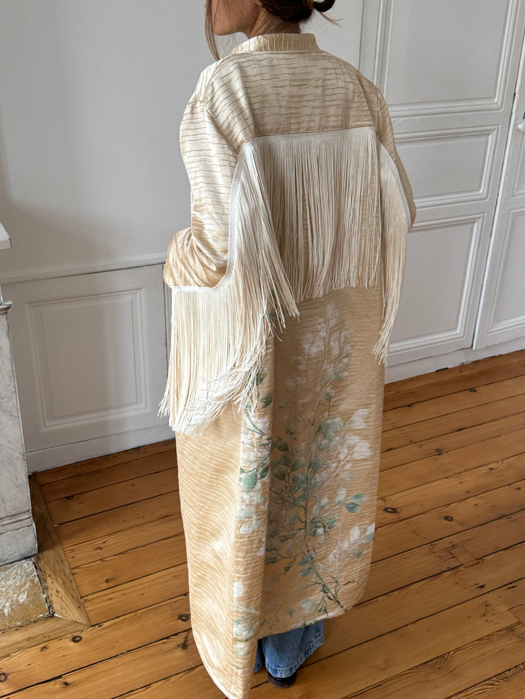 Veste longue upcyclée satinée dorée et franges - S/M