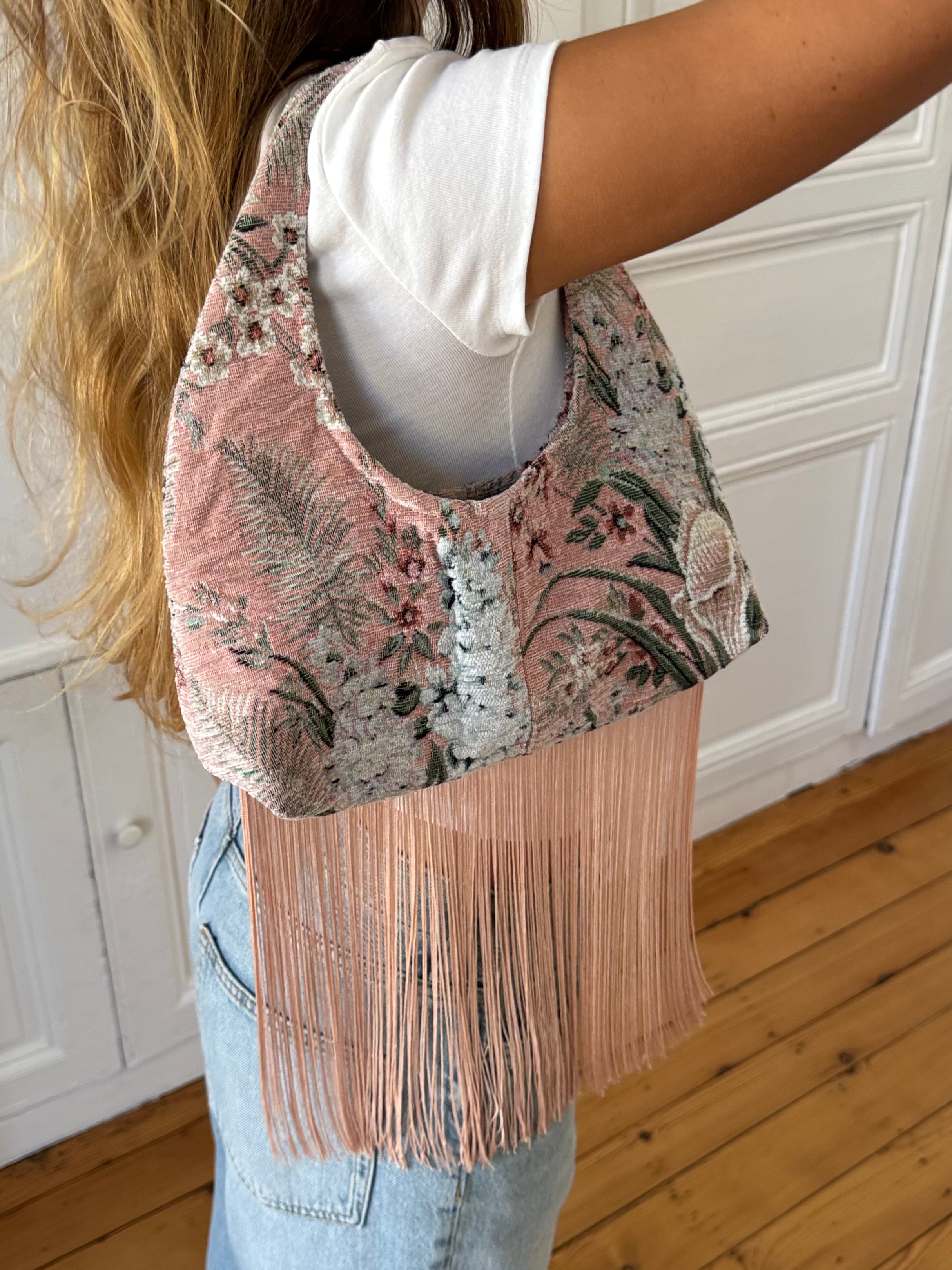 Sac upcyclé à motifs et franges
