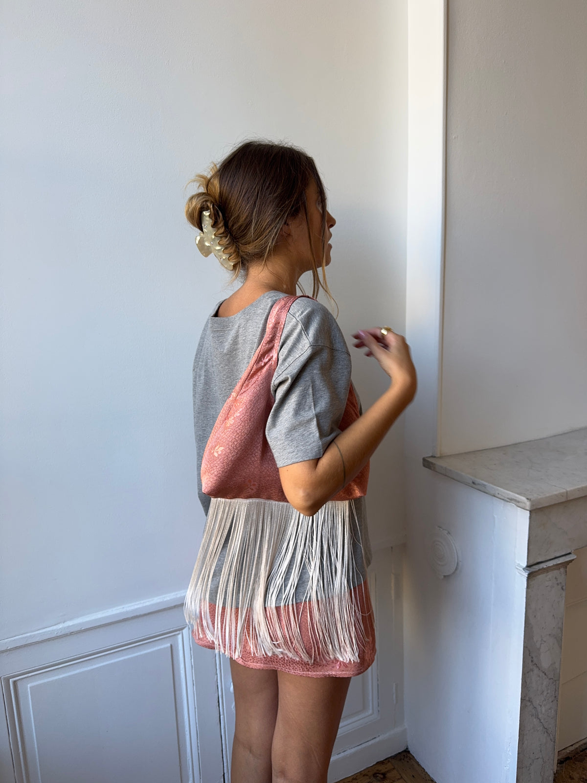 Sac upcyclé satiné rosé et franges