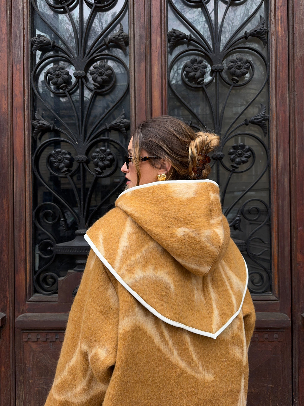 Capuche upcyclée laine marron clair à motifs vintage