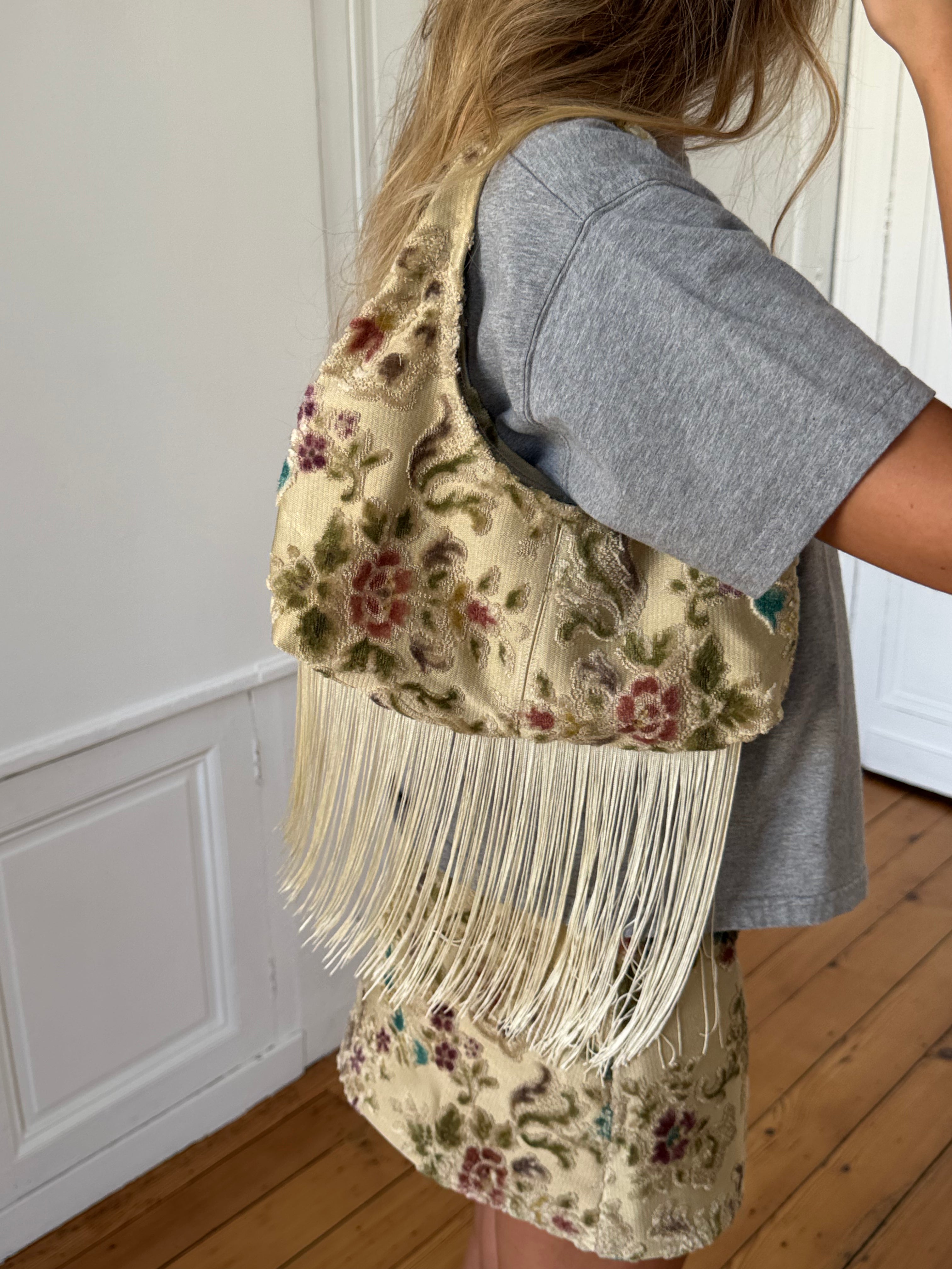 Sac upcyclé doré et franges