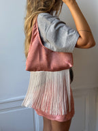 Sac upcyclé satiné rosé et franges