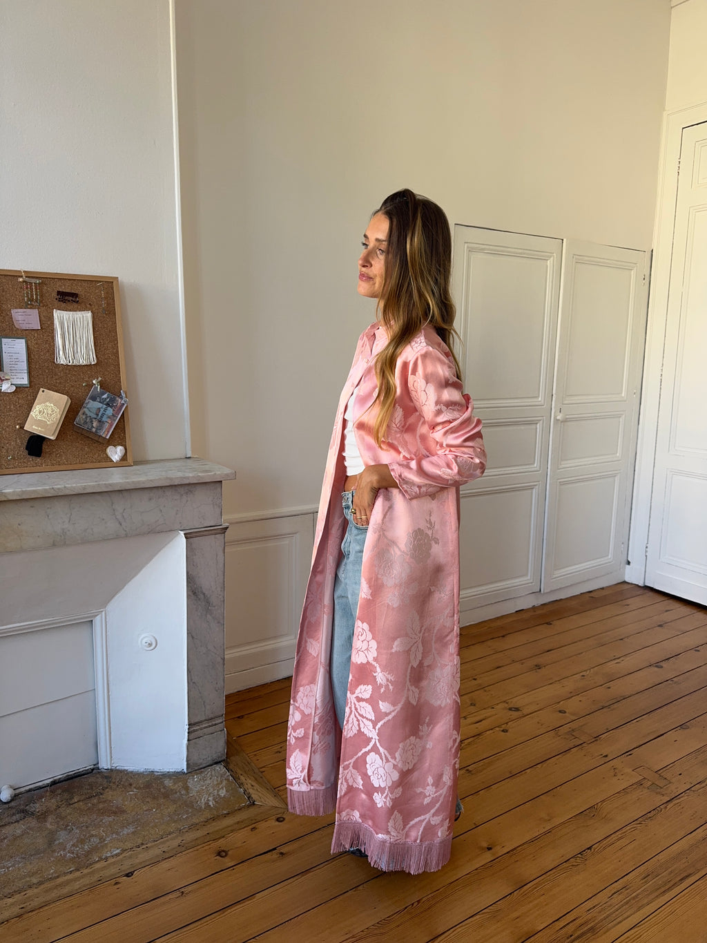 Veste longue upcyclée satinée rose et franges - S