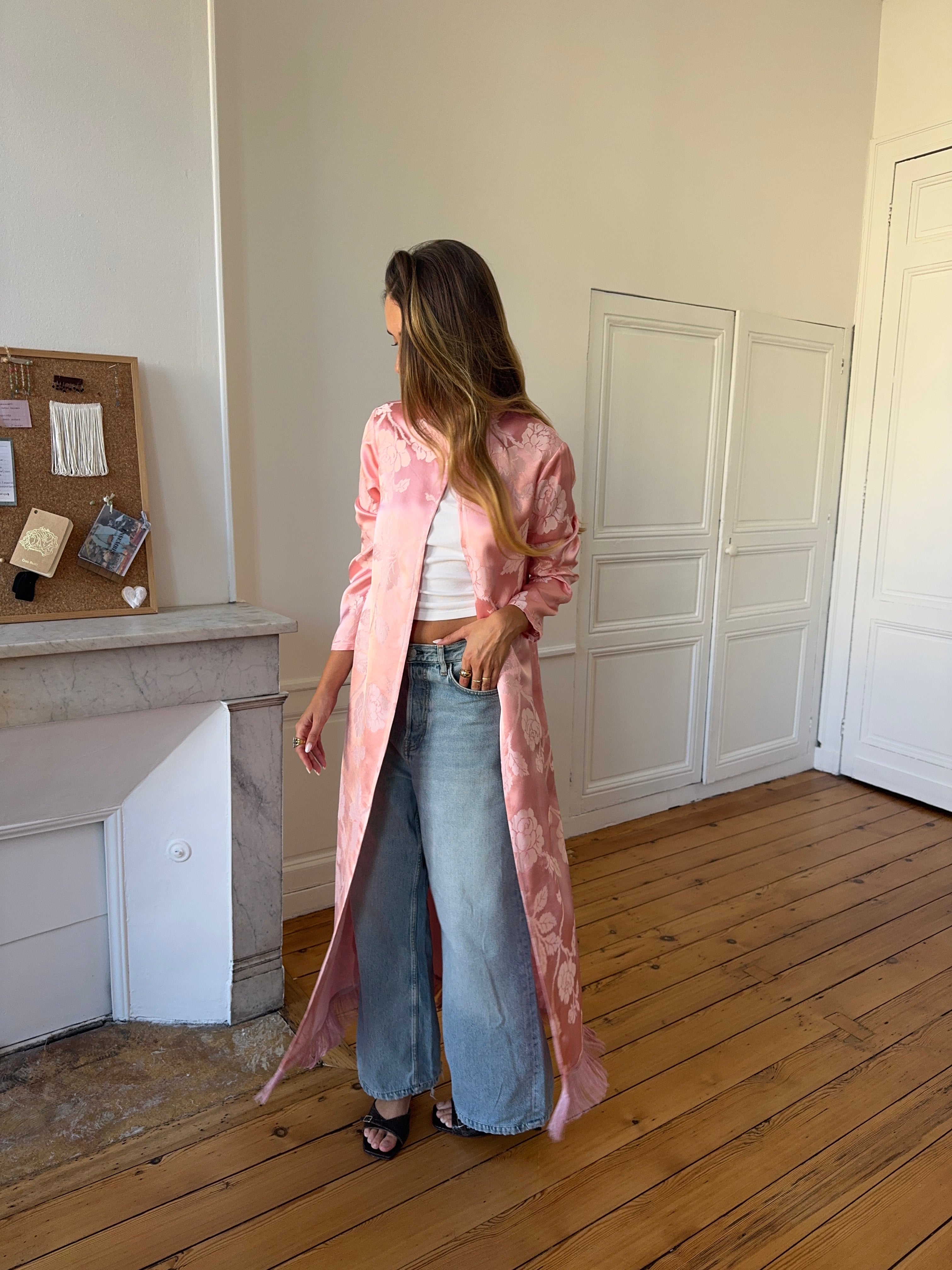 Veste longue upcyclée satinée rose et franges - S