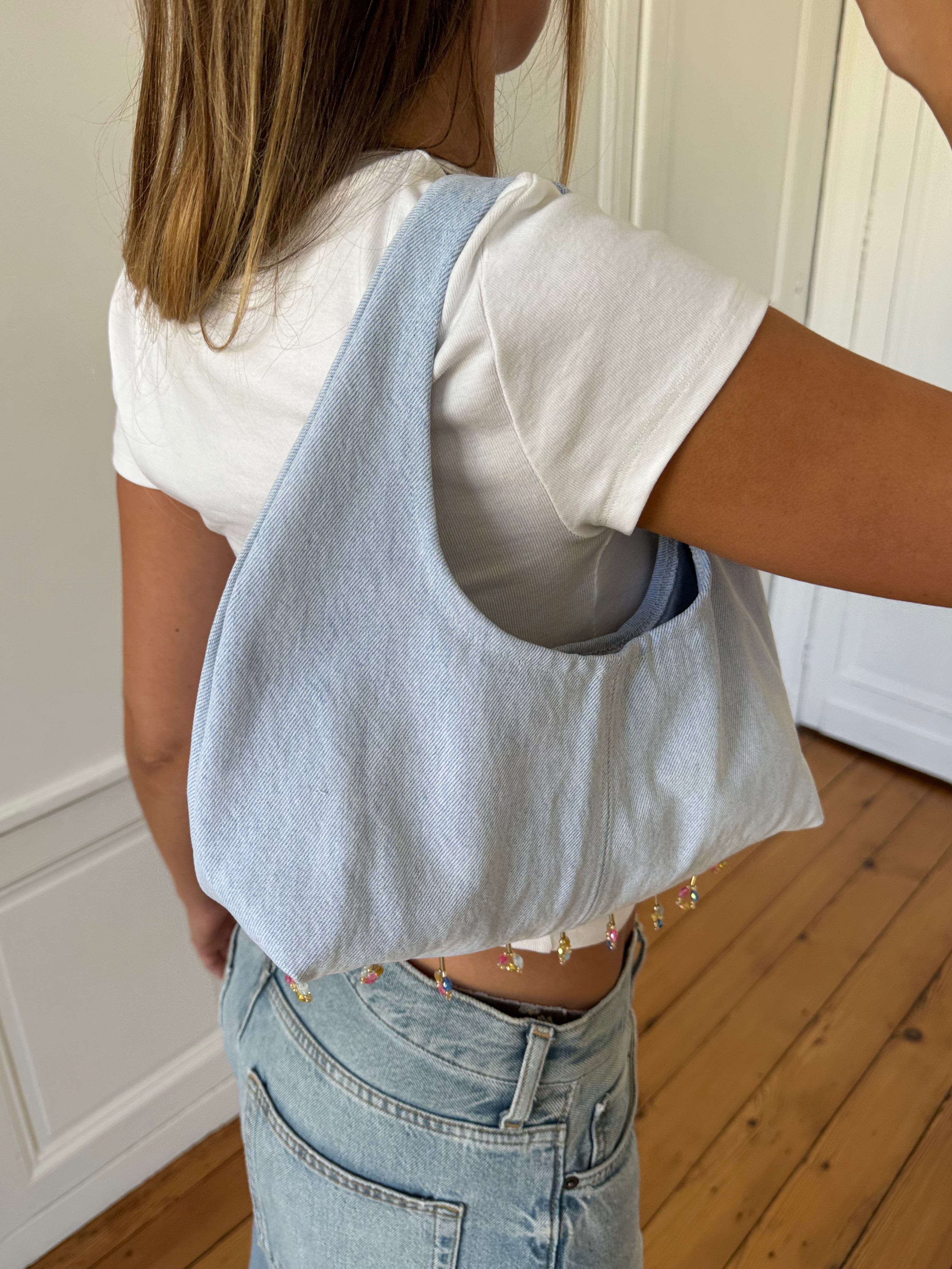 Sac upcyclé denim clair et perles