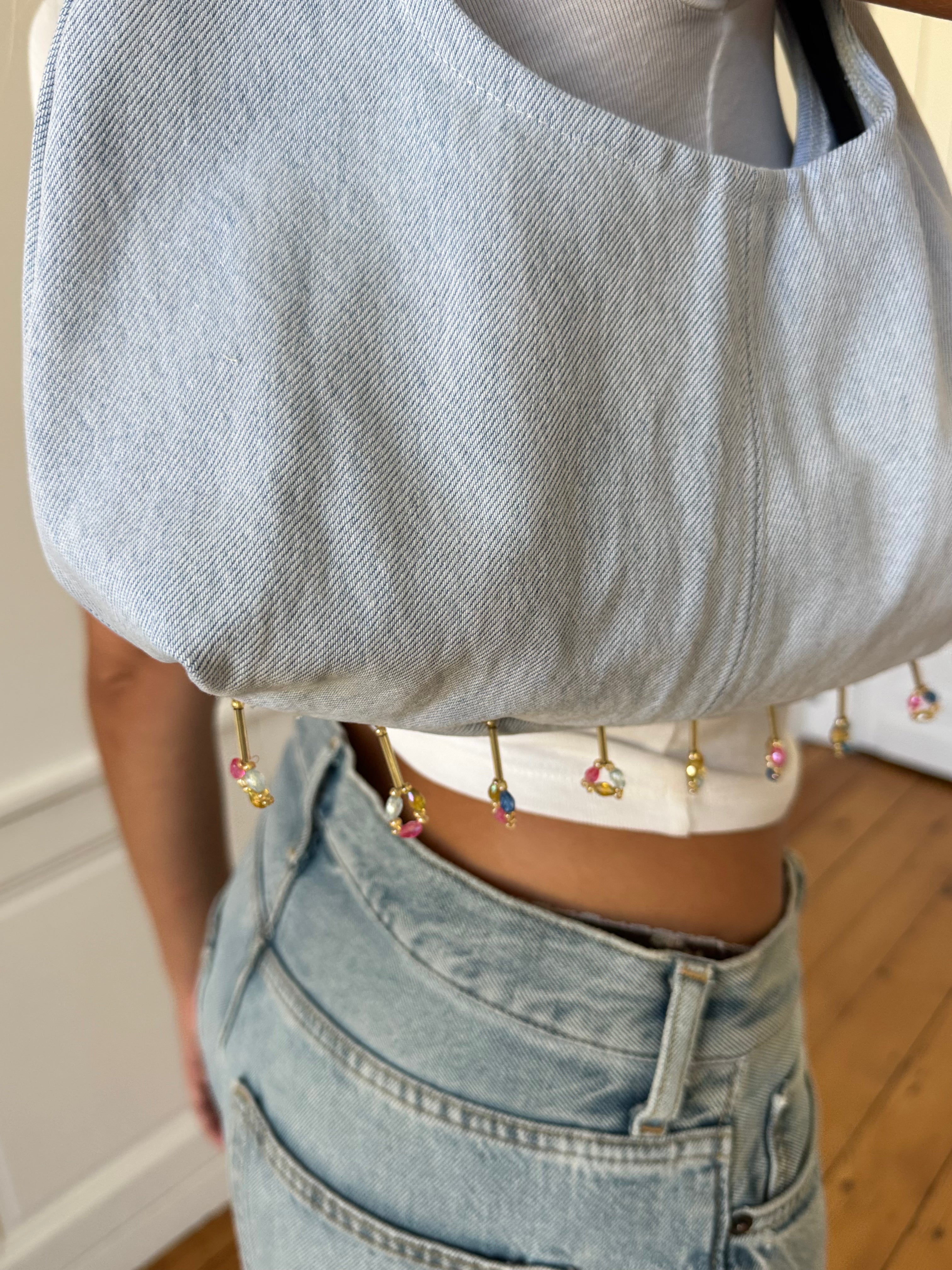 Sac upcyclé denim clair et perles