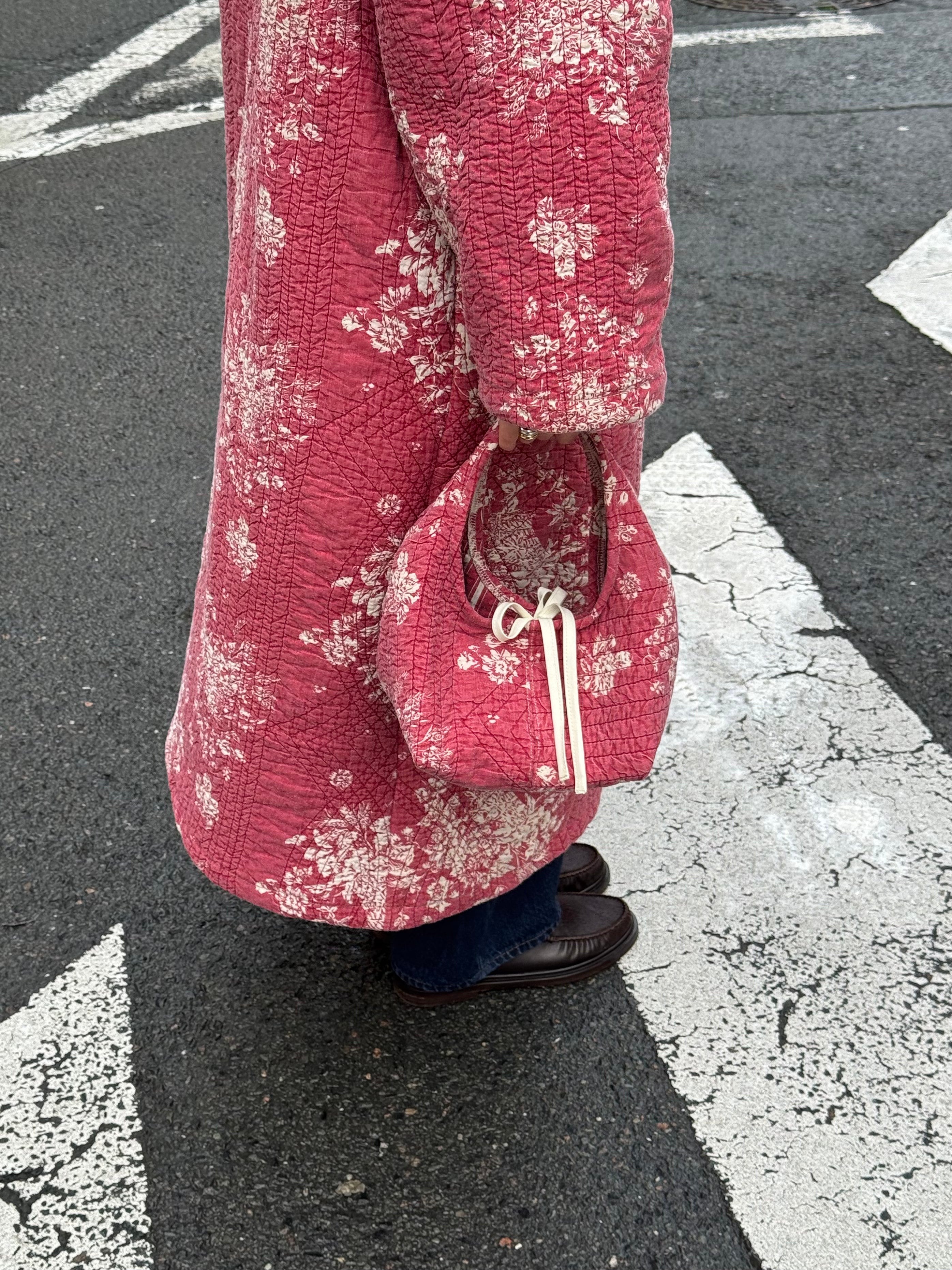 Sac upcyclé matelassé rouge à motifs vintage - petit