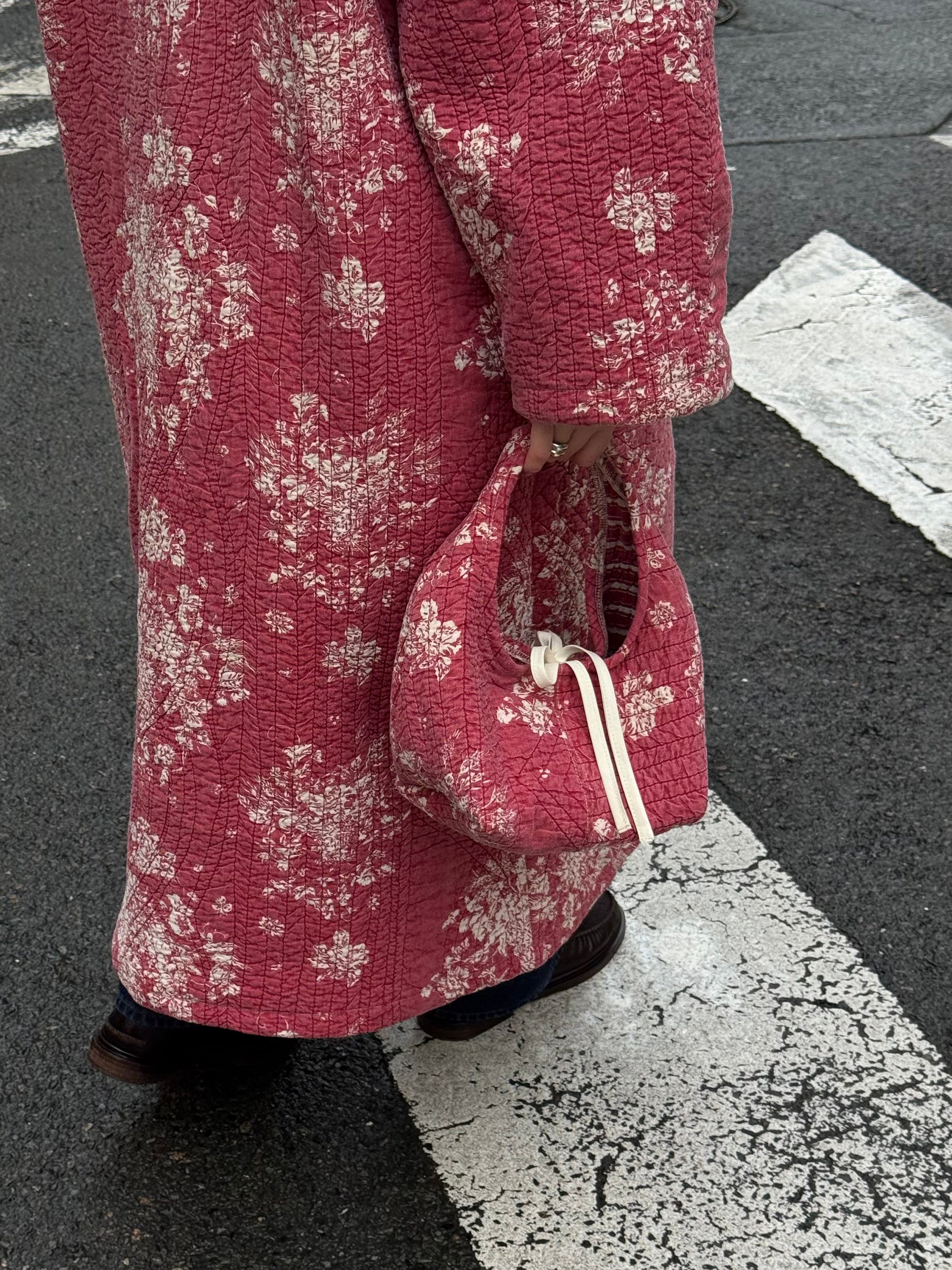 Sac upcyclé matelassé rouge à motifs vintage - petit