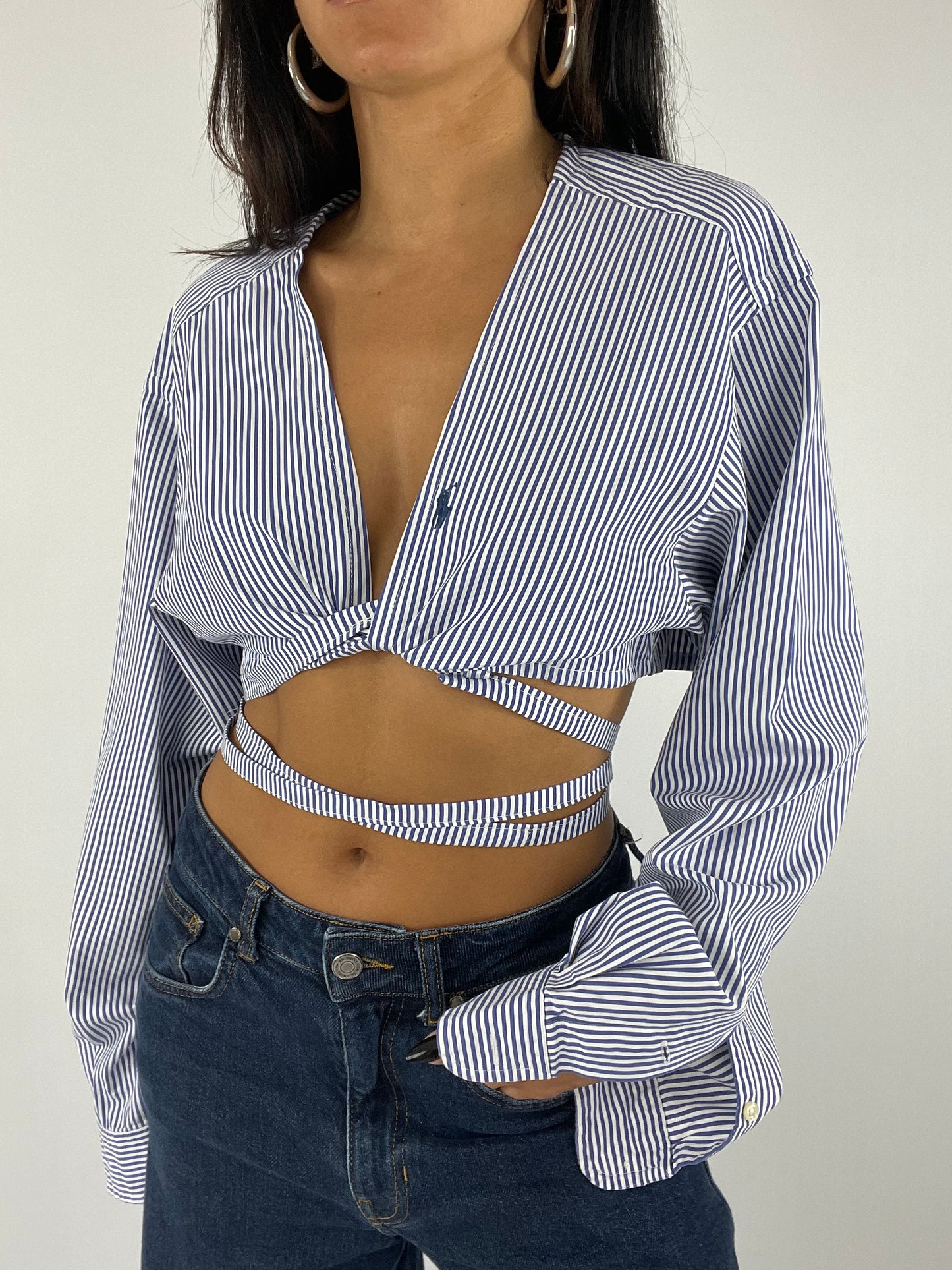 Chemise upcyclée cache-cœur à rayures bleues