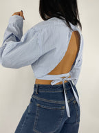 Chemise upcyclée dos nu à rayures bleues