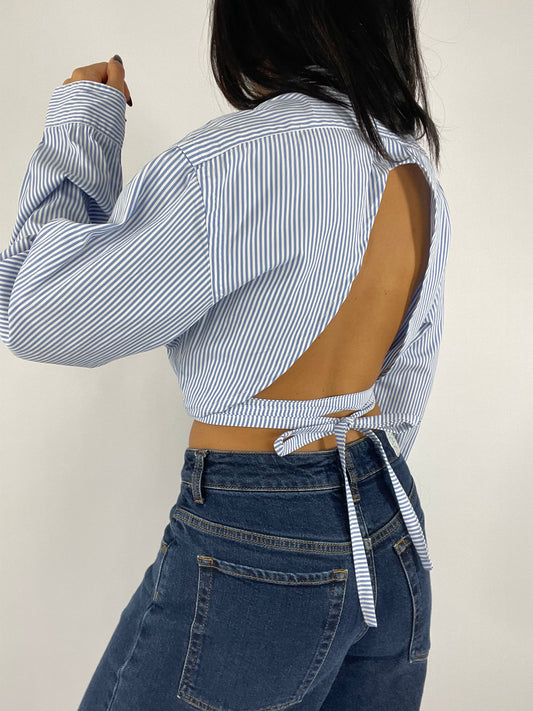 Chemise upcyclée dos nu à rayures bleues