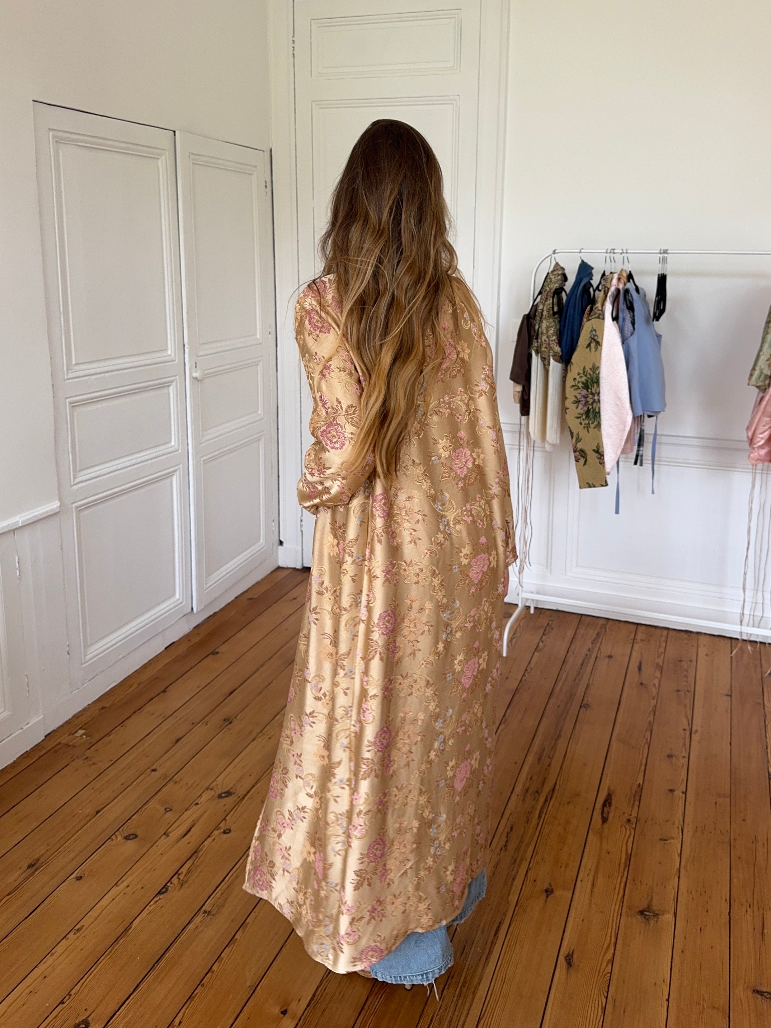 Veste longue upcyclée satinée dorée - S