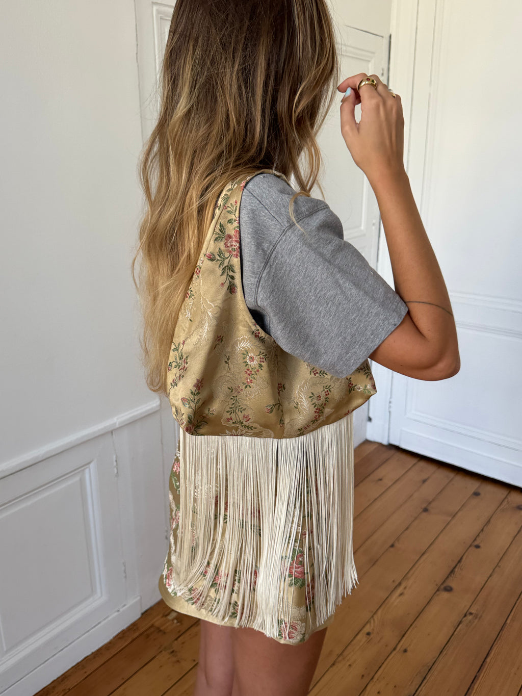 Sac upcyclé satiné doré/cuivré et franges