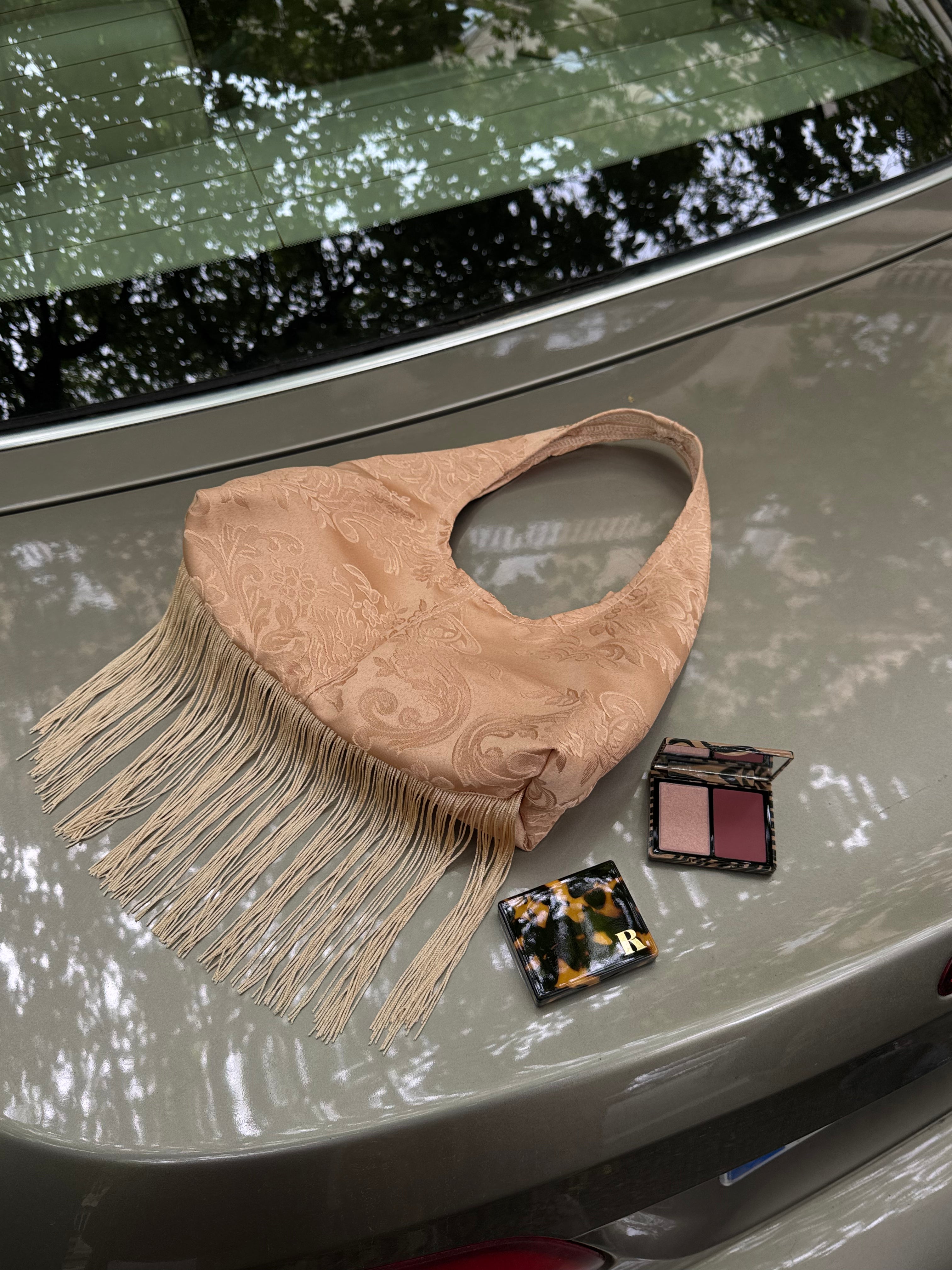Sac upcyclé satiné et franges