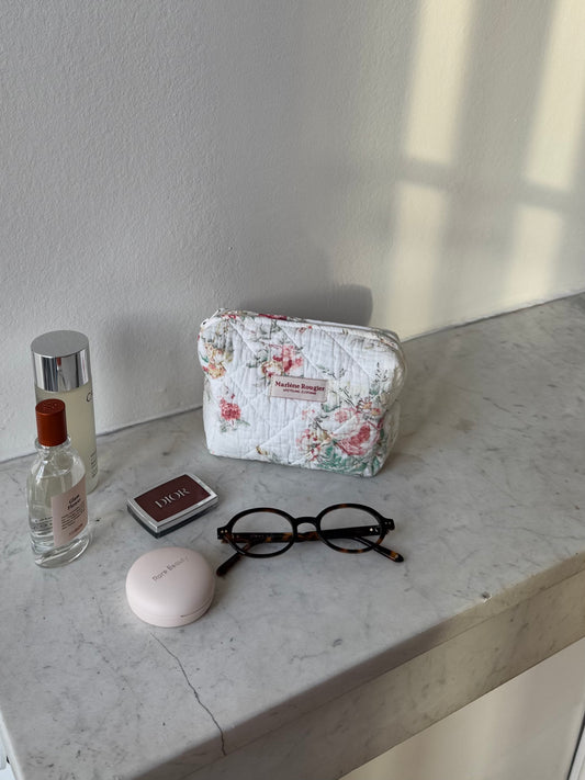 Trousse upcyclée matelassée blanche à fleurs