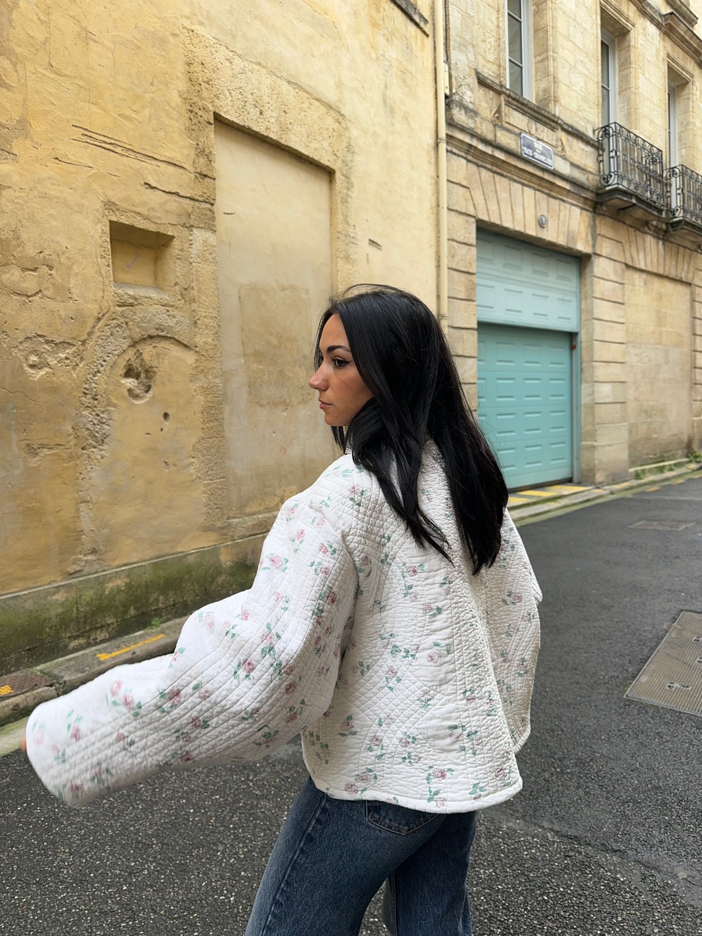 Veste upcyclée matelassée blanche à fleurs