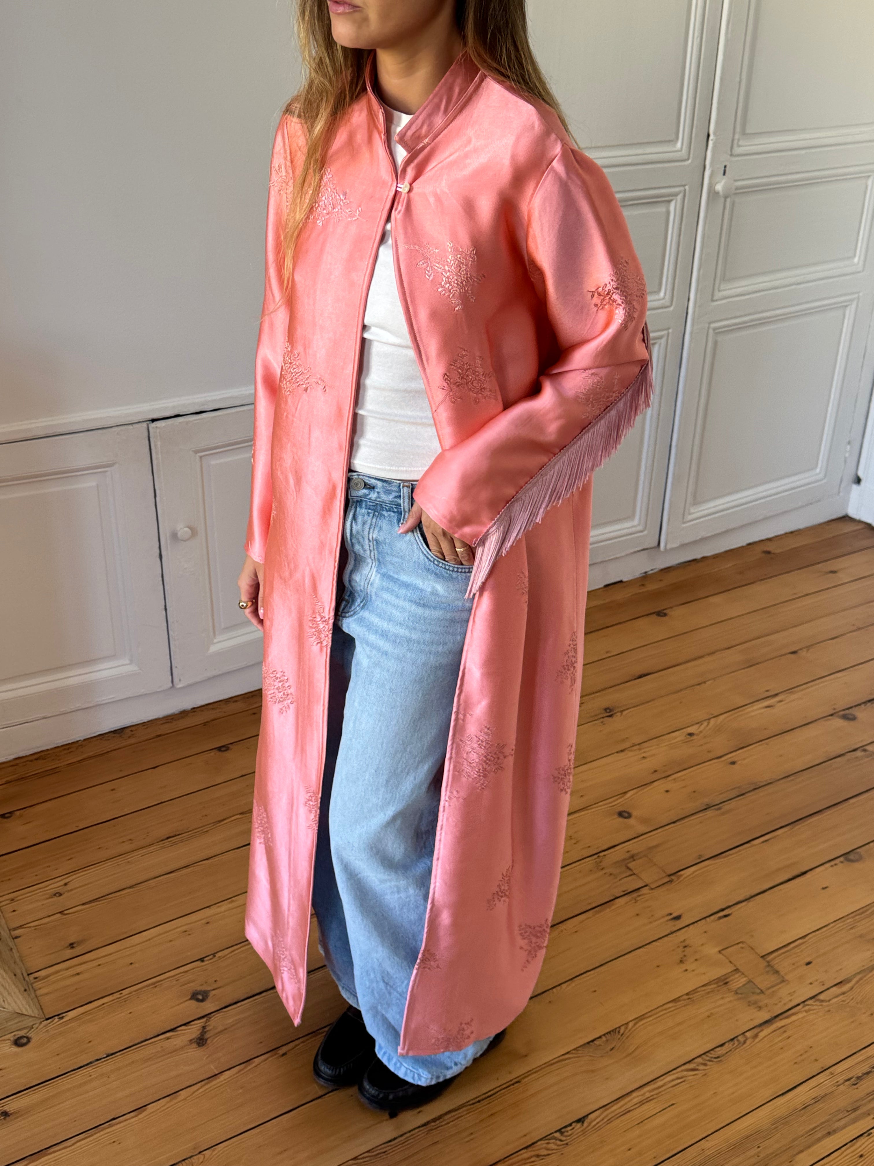 Veste longue upcyclée satinée rose et franges - S/M