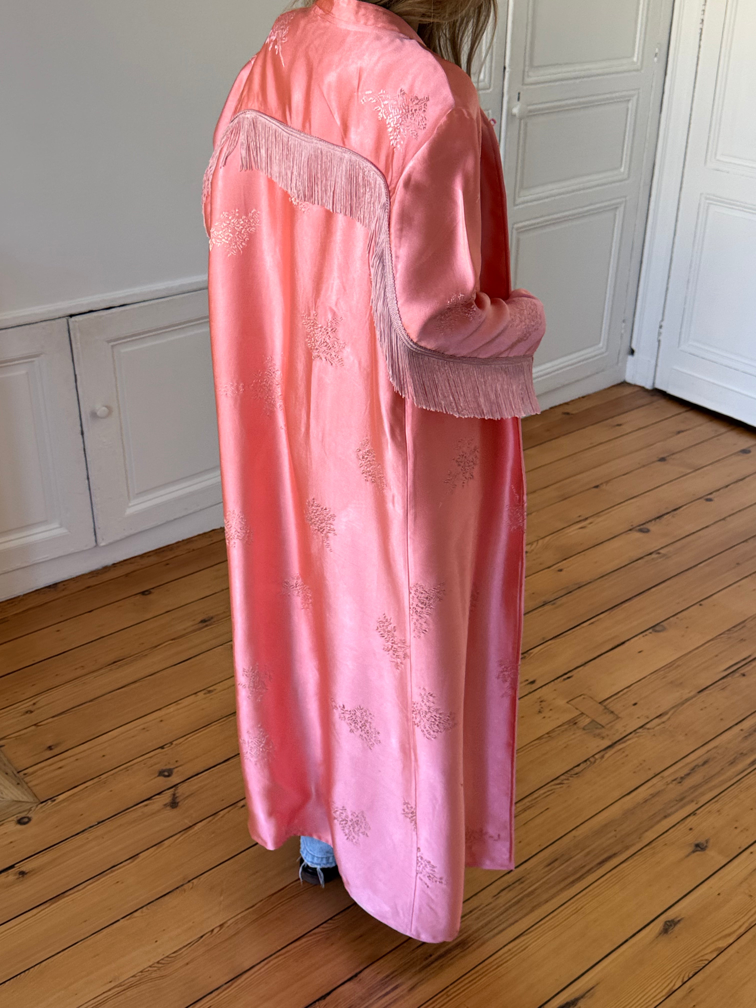 Veste longue upcyclée satinée rose et franges - S/M