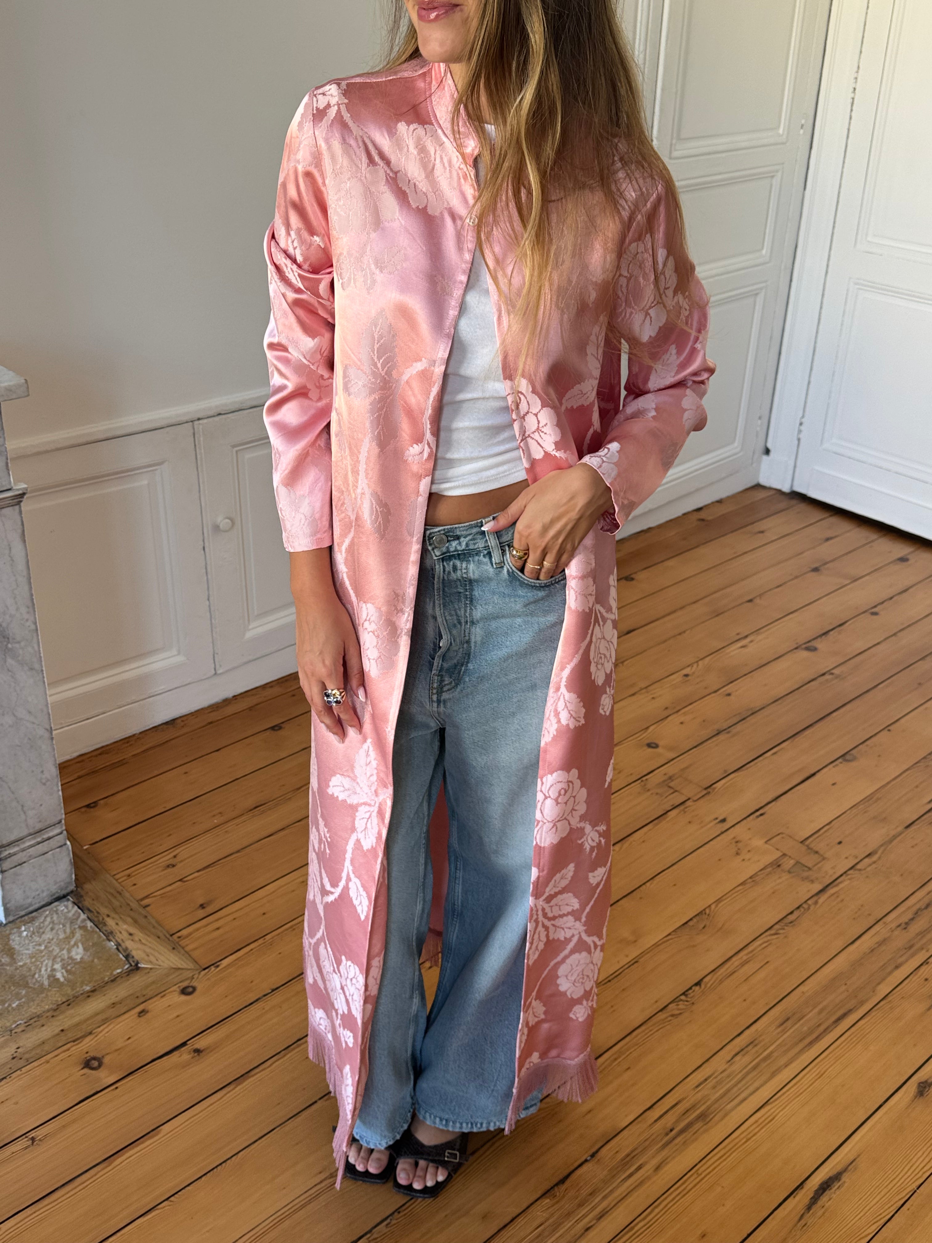 Veste longue upcyclée satinée rose et franges - S